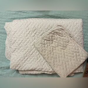 Elegant Cream Quilted Bedding Set